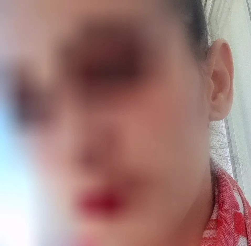 Amira, 37