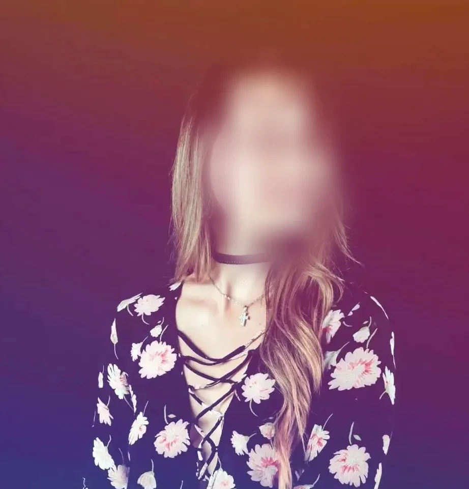 Ayse, 24