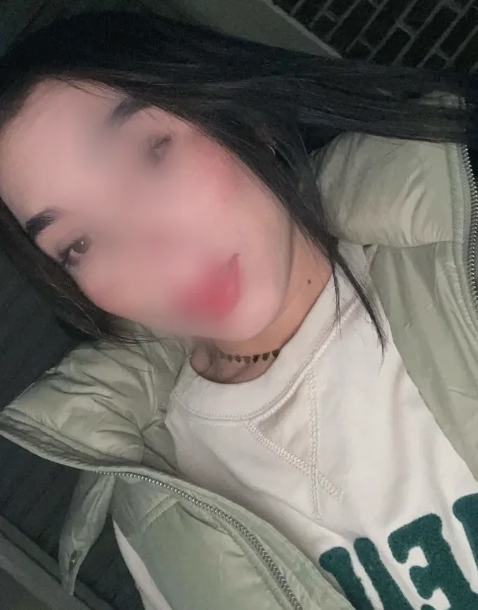 Carla, 23