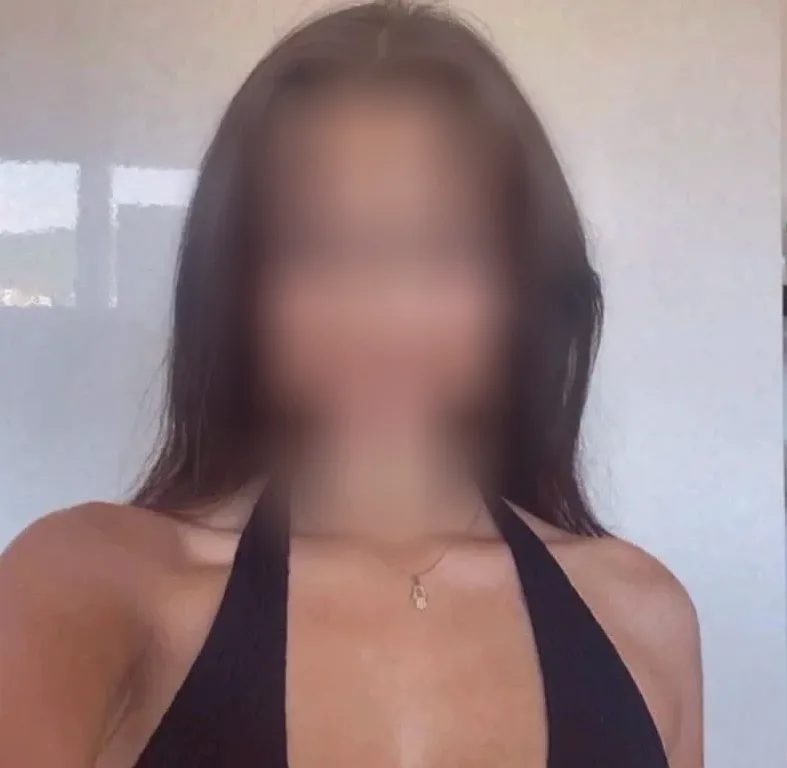 Esra, 23