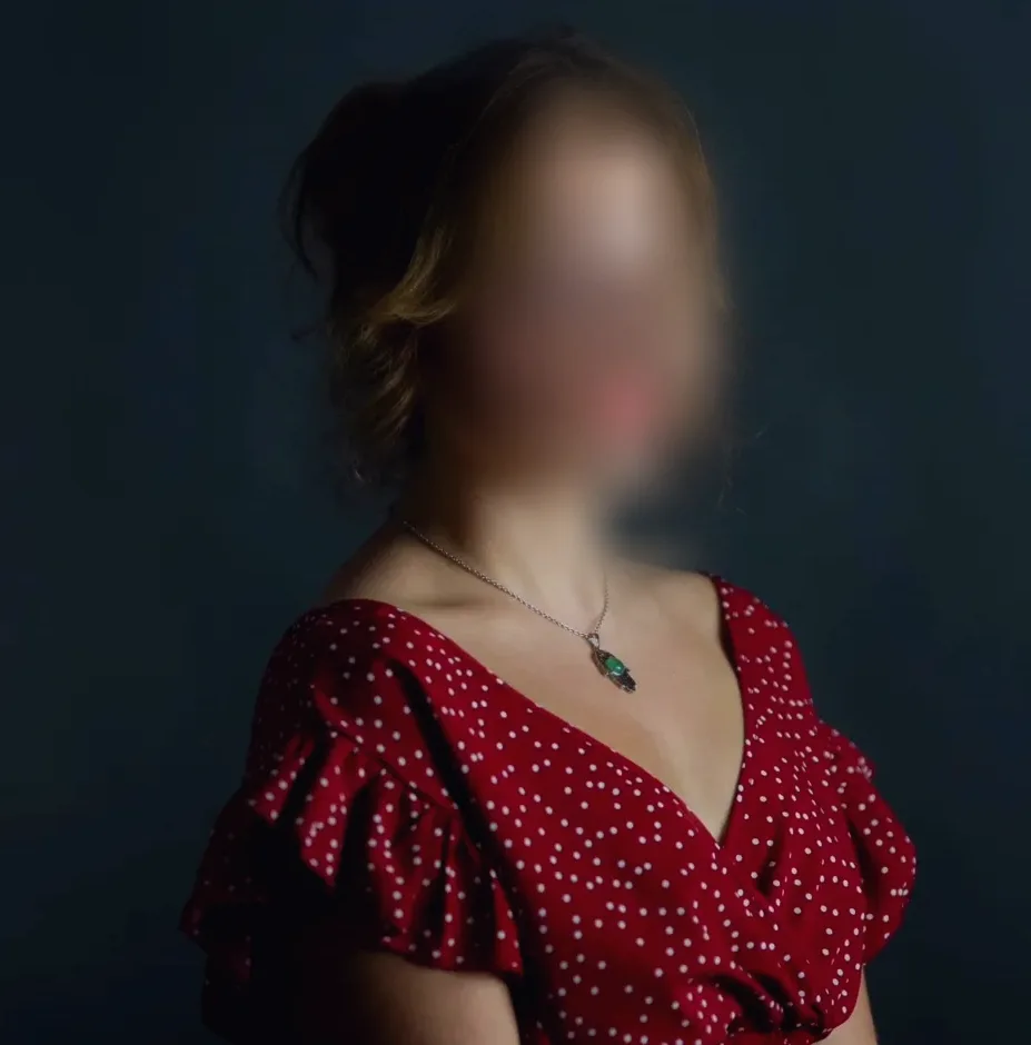 Laura, 25