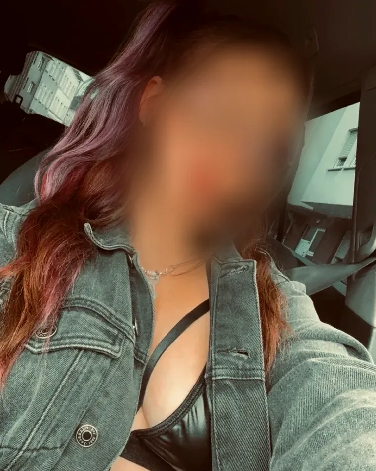 Lilly, 27