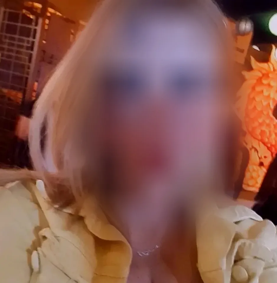 Melina, 35