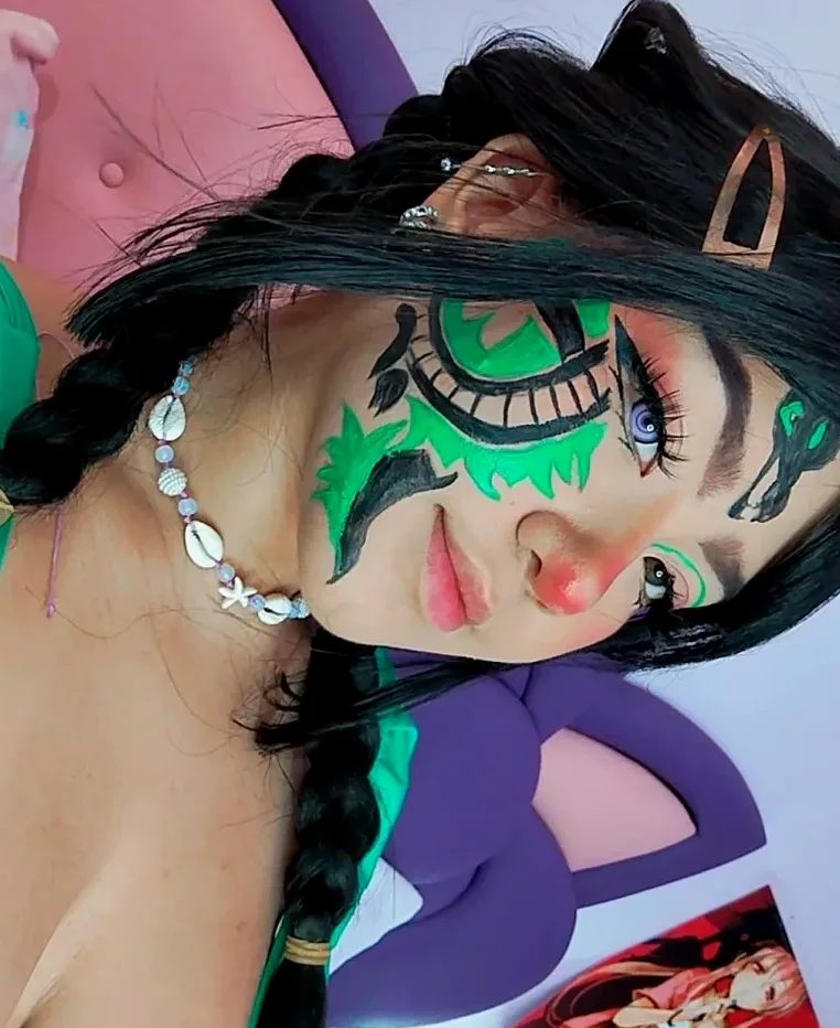 Özlem, 25