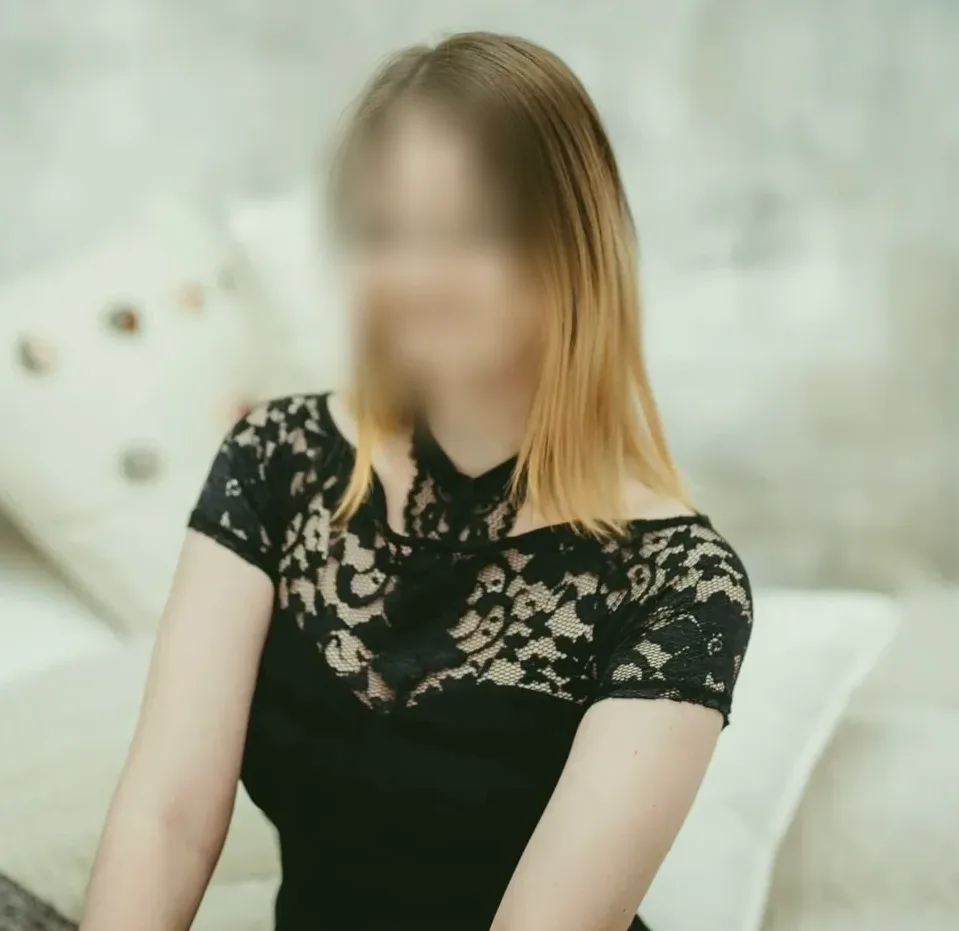 Pauline, 24