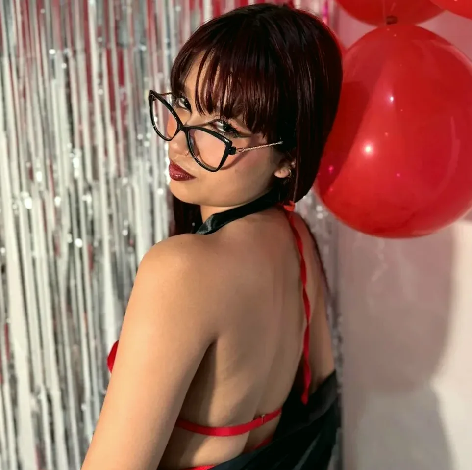 Thea, 18